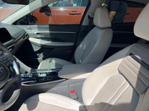 2022 Hyundai SONATA Hybrid Limited