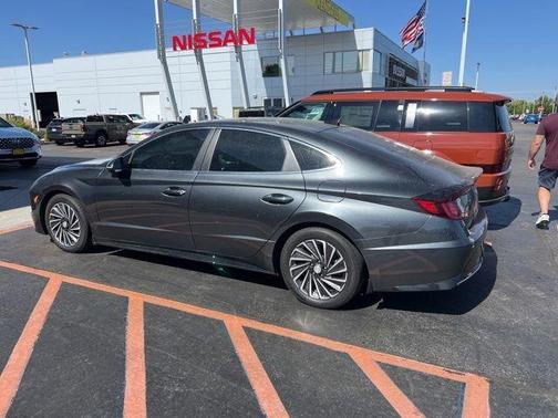 2022 Hyundai SONATA Hybrid Limited
