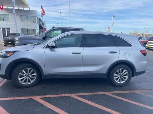 Sparkling Silver 2019 Kia Sorento LX