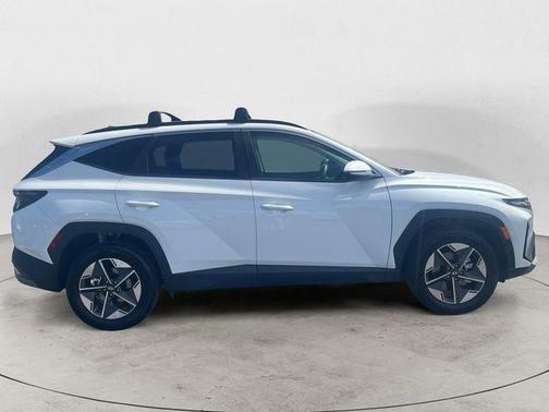 White Pearl 2025 Hyundai TUCSON Hybrid SEL Convenience