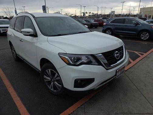 2019 Nissan Pathfinder SV