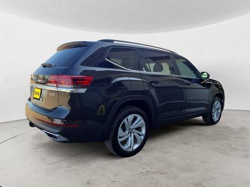 Deep Black Pearl Effect 2022 Volkswagen Atlas 3.6L SE w/Technology