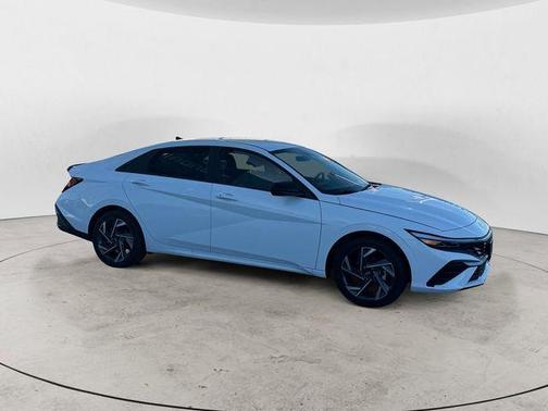 2025 Hyundai ELANTRA HEV SEL