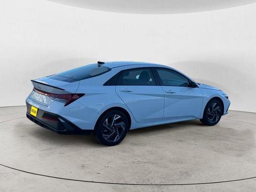 2025 Hyundai ELANTRA HEV SEL