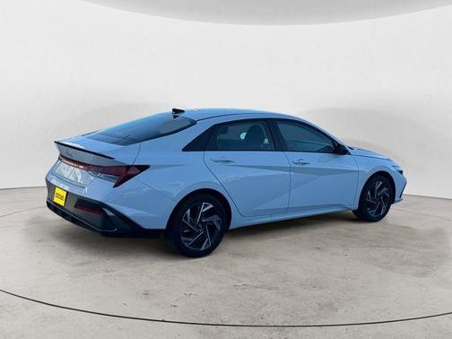 2025 Hyundai ELANTRA HEV SEL