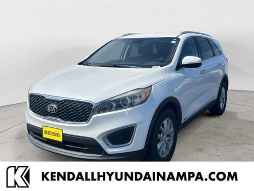 Snow White Pearl 2017 Kia Sorento LX