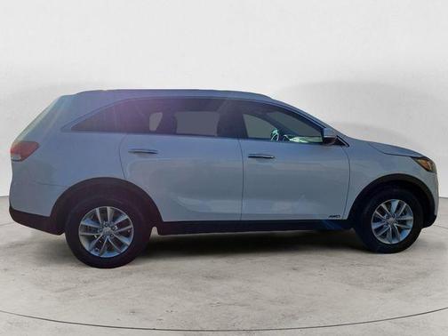 Snow White Pearl 2017 Kia Sorento LX