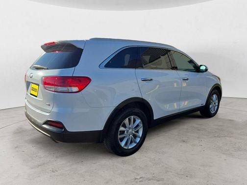 Snow White Pearl 2017 Kia Sorento LX