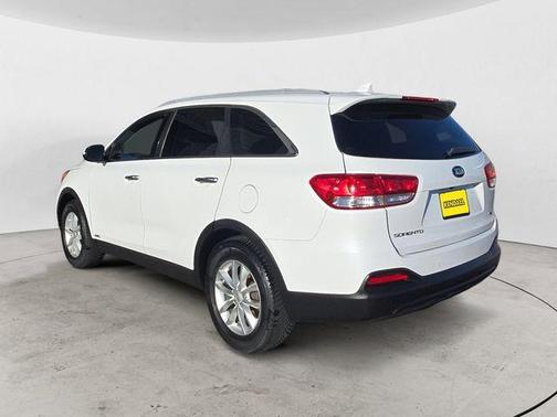 Snow White Pearl 2017 Kia Sorento LX