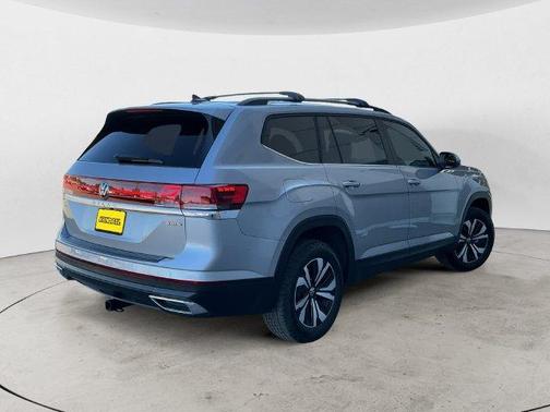 Silver Bird Metallic 2024 Volkswagen Atlas 2.0T SE