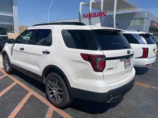 White Platinum Clearcoat Metallic 2017 Ford Explorer sport