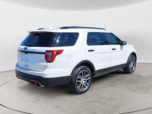 White Platinum Clearcoat Metallic 2017 Ford Explorer sport