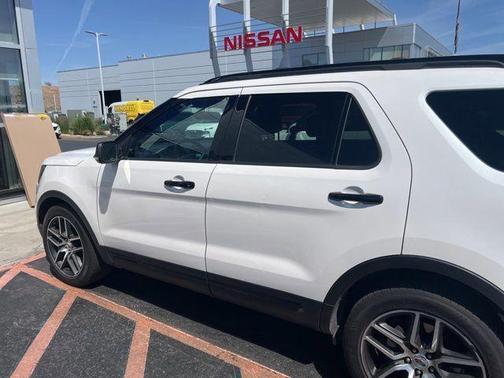 White Platinum Clearcoat Metallic 2017 Ford Explorer sport