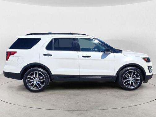 White Platinum Clearcoat Metallic 2017 Ford Explorer sport