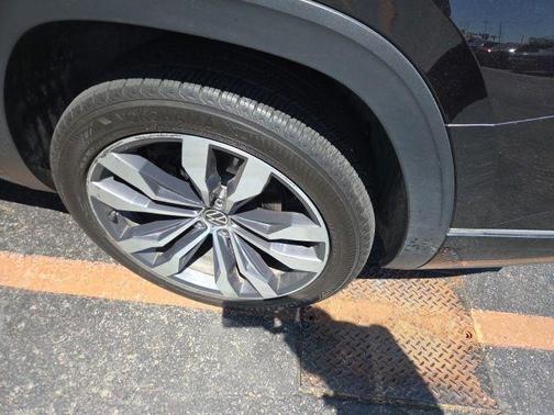 Deep Black Pearl Effect 2021 Volkswagen Atlas 3.6 V6 SEL Premium R-Line