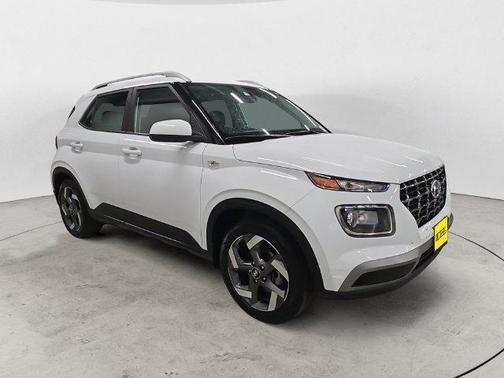 Ceramic White 2022 Hyundai VENUE SEL