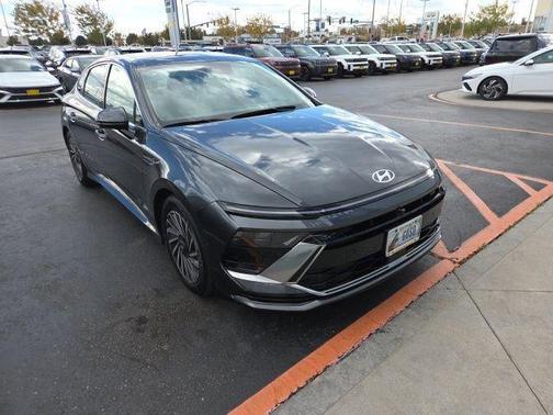 2025 Hyundai SONATA Hybrid Limited