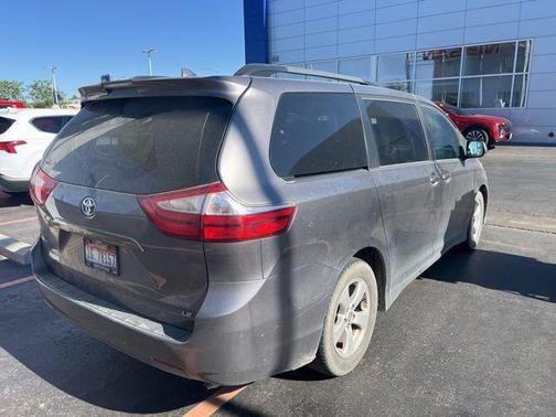 Predawn Gray Mica 2018 Toyota Sienna LE