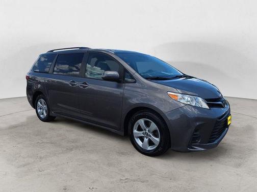 Predawn Gray Mica 2018 Toyota Sienna LE