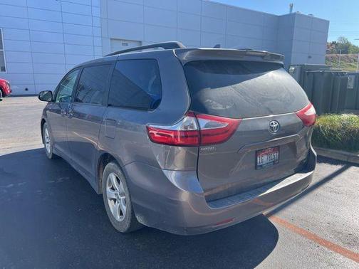 Predawn Gray Mica 2018 Toyota Sienna LE