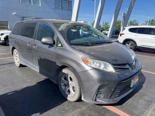 Predawn Gray Mica 2018 Toyota Sienna LE