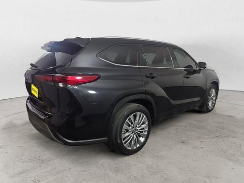 Midnight Black 2023 Toyota Highlander Platinum