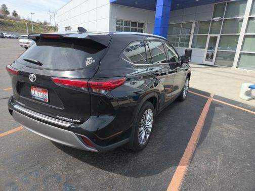 2023 Toyota Highlander Platinum