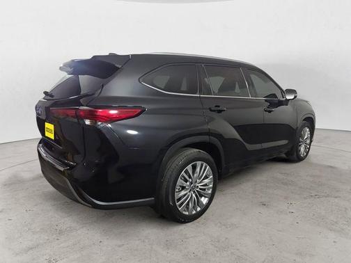 Midnight Black 2023 Toyota Highlander Platinum