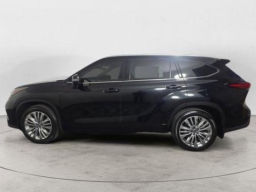 Midnight Black 2023 Toyota Highlander Platinum