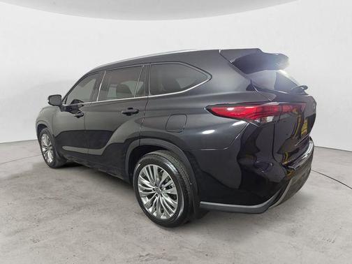 Midnight Black 2023 Toyota Highlander Platinum