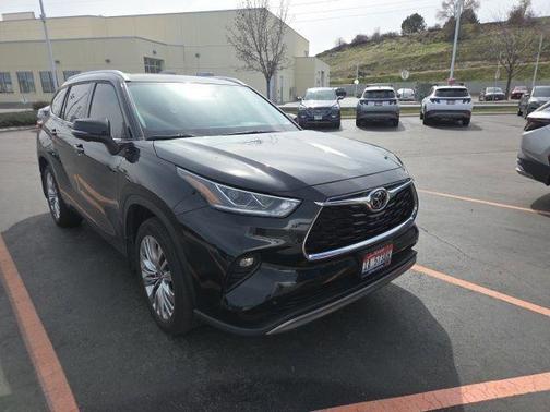 2023 Toyota Highlander Platinum