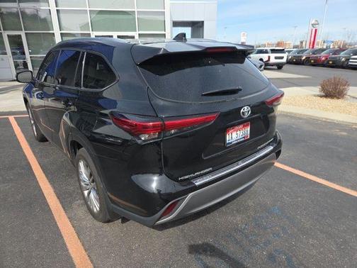 2023 Toyota Highlander Platinum