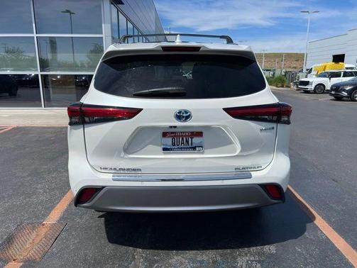 Blizzard Pearl 2021 Toyota Highlander Hybrid Platinum