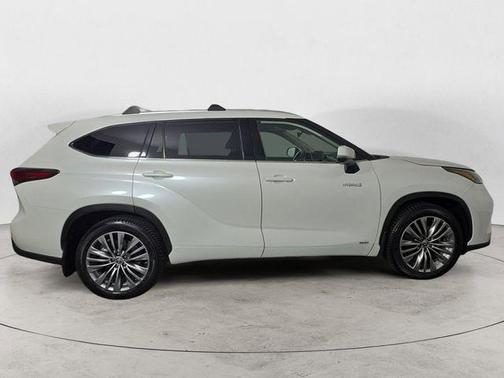 Blizzard Pearl 2021 Toyota Highlander Hybrid Platinum