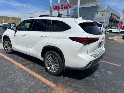 Blizzard Pearl 2021 Toyota Highlander Hybrid Platinum