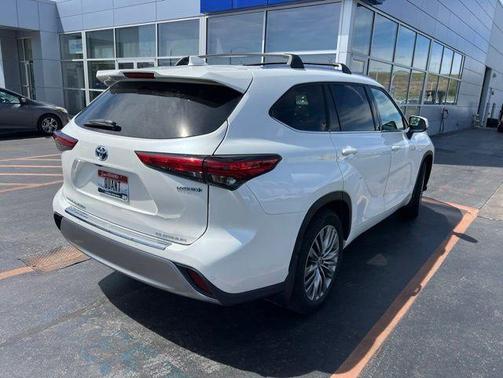Blizzard Pearl 2021 Toyota Highlander Hybrid Platinum