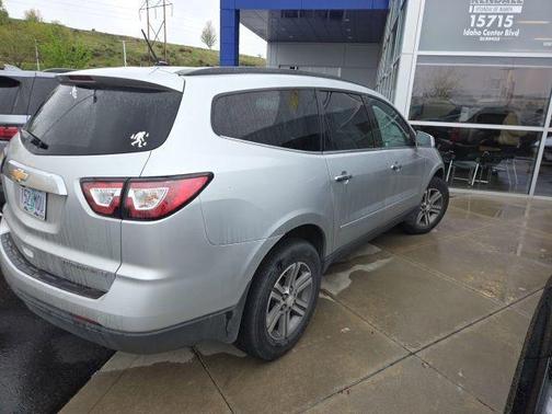 Silver Ice Metallic 2015 Chevrolet Traverse 2LT