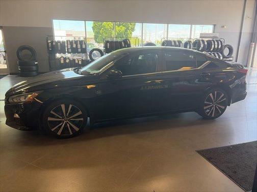 Black 2021 Nissan Altima 2.0 SR