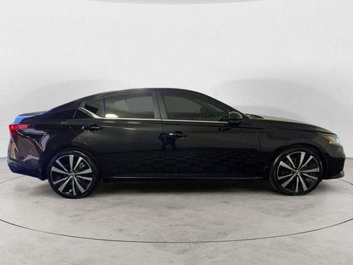 Black 2021 Nissan Altima 2.0 SR