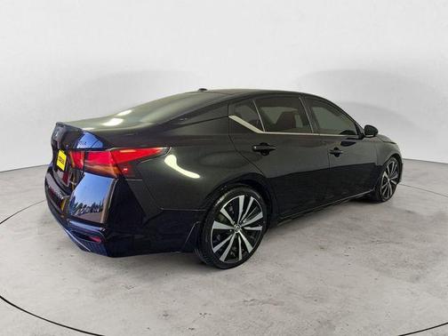 Black 2021 Nissan Altima 2.0 SR