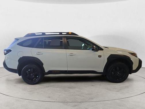 Crystal White Pearl 2024 Subaru Outback Wilderness