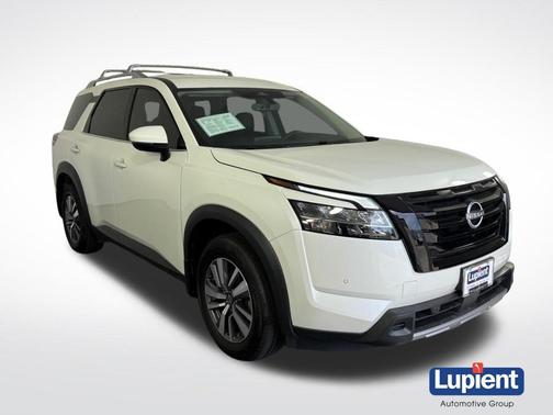 Pearl White Tricoat 2024 Nissan Pathfinder SL
