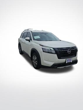 Pearl White Tricoat 2024 Nissan Pathfinder SL