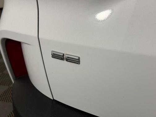 Oxford White 2020 Ford Escape SE