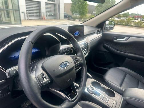 Oxford White 2020 Ford Escape SE