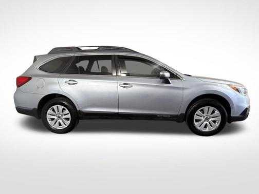 Ice Silver Metallic 2017 Subaru Outback 2.5i Premium
