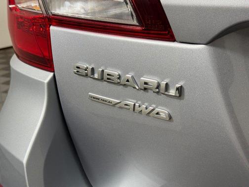 Ice Silver Metallic 2017 Subaru Outback 2.5i Premium