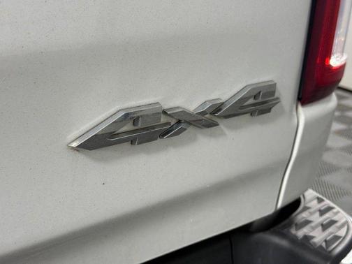 Bright White Clearcoat 2019 RAM 1500 Big Horn