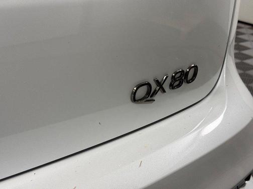 Radiant White/Black Obsidian 2027 INFINITI QX80 AUTOGRAPH