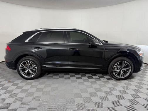 2023 Audi Q8 55 Premium Plus